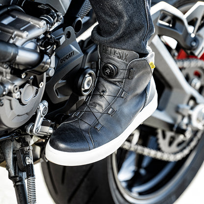 FIFTY-SIX LEATHER RIDING SHOES